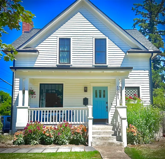 Prime Campus Area- 5BR includes 2 Suites +3 1/2 BA - Image 1