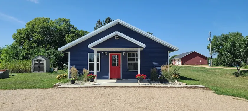 Sunrise Country Cottage - Image 1