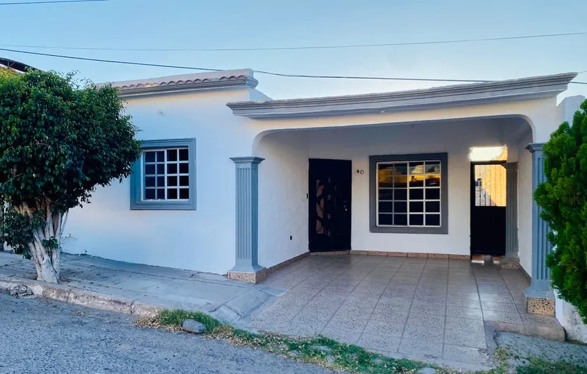Entire house in Las Villas near Imss/Isssteson - Image 1
