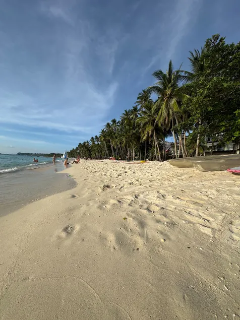 2BR w/ Kitchen Balcony | 1-Min Walk to White Beach - Image 1