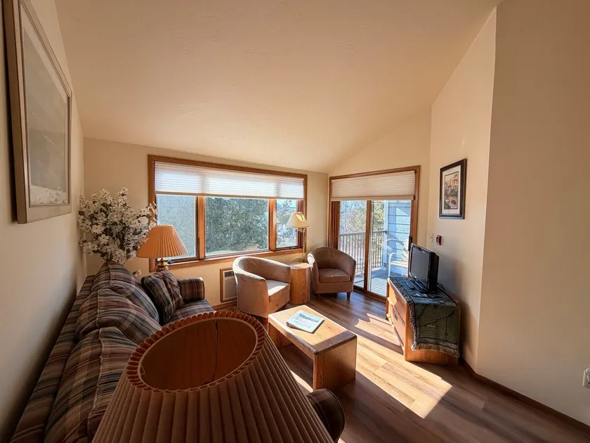 Quiet & Clean 2nd-Floor Retreat in Door County - Image 1