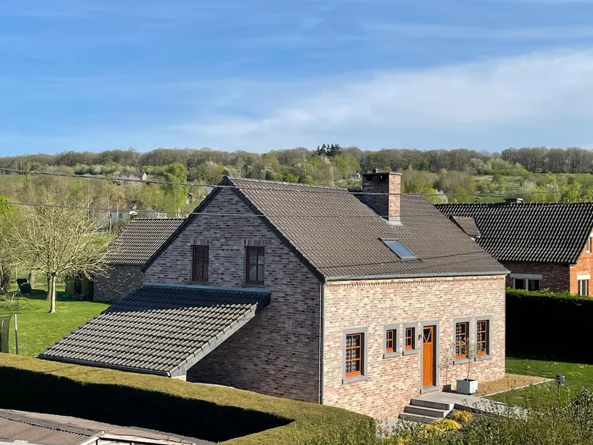 Quiet 5-bedroom house with garden - Image 1