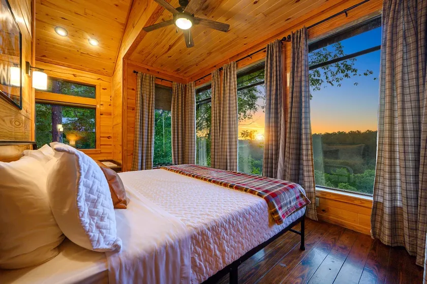 OMG Views-5 Min>Town-Hot Tub-Firepit-Bathtub-Deck - Image 1