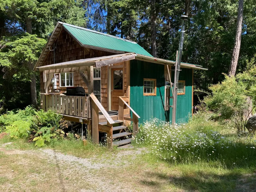 The Cozy Green Cottage - Image 1
