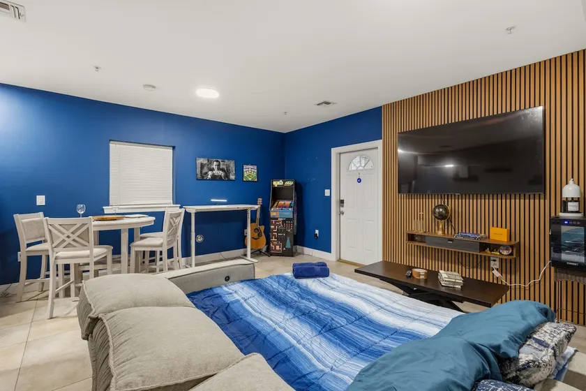 Spacious, modern 1 bed 12 min from EWR&Arcade - Image 1