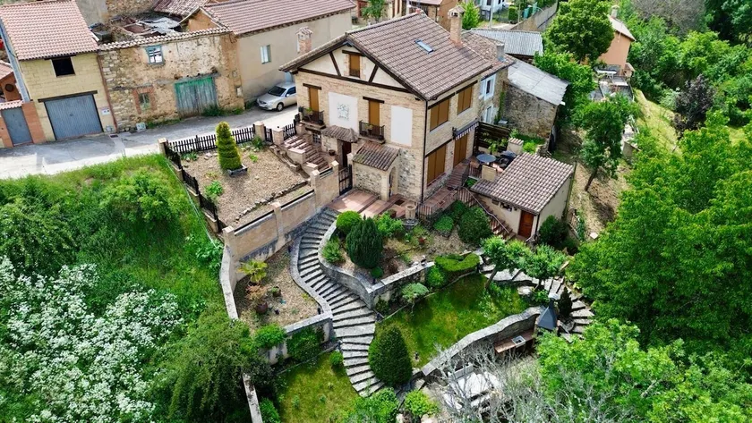 Charming rustic house - Image 1