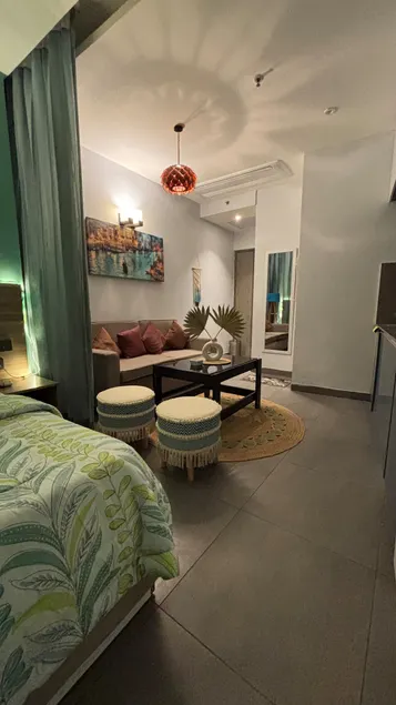 Condo in Noida with Stunning Yamuna & City Views - Image 1