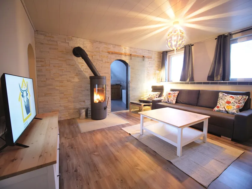 Apartment with wood-burning stove + terrace - Image 1
