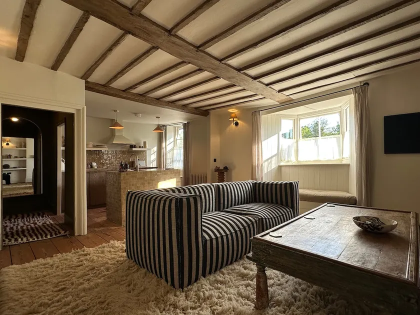 Sunny Artisan Retreat Grade II Listed - Flat2 - Image 1