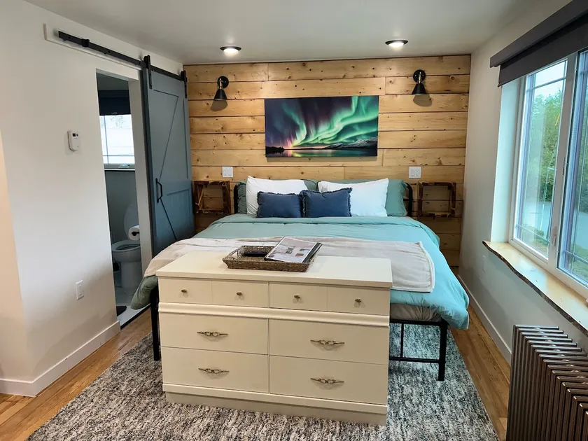 Mid-luxury King Aurora Studio Downtown - Image 1