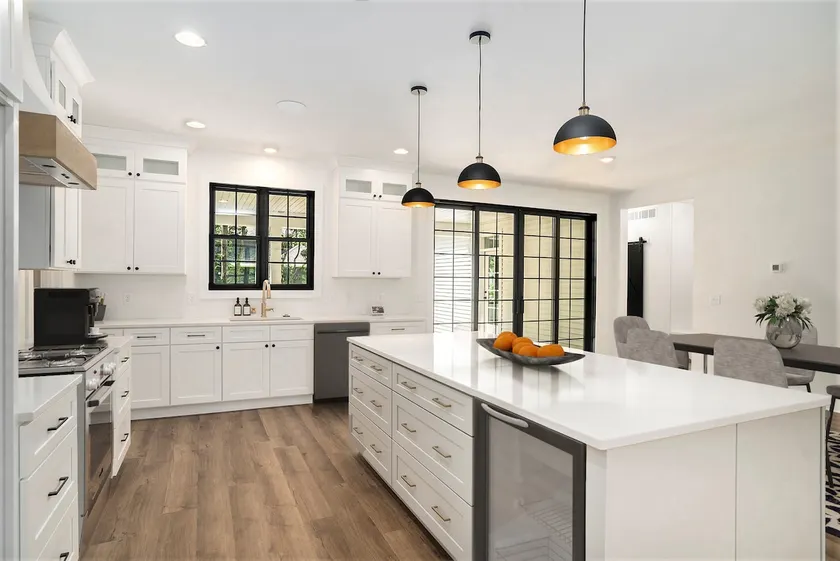 Luxury Stay : Charming Modern Farmhouse Retreat - Image 1