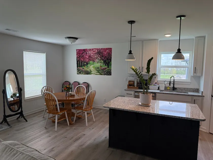Home sweet home Clean, spacious, quiet/hosting experience with electric vehicle charging station/ - Image 1