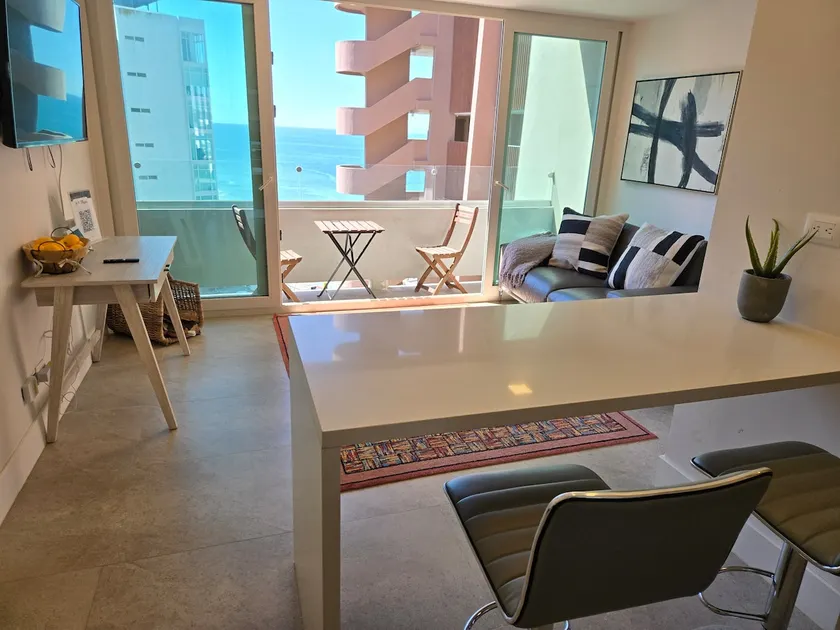 Luxurious Beachfront Apartment - Image 1