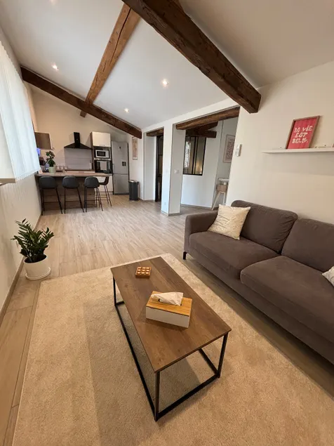 Fully renovated 2-room apartment Place Saint Pierre - Image 1