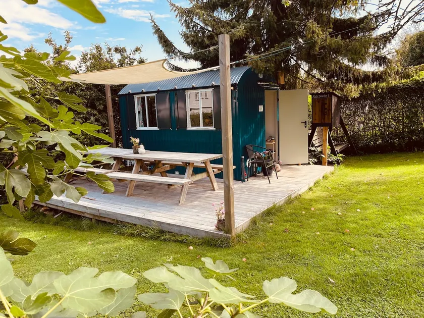 Book a cozy overnight stay in the ”shed wagon” - Image 1