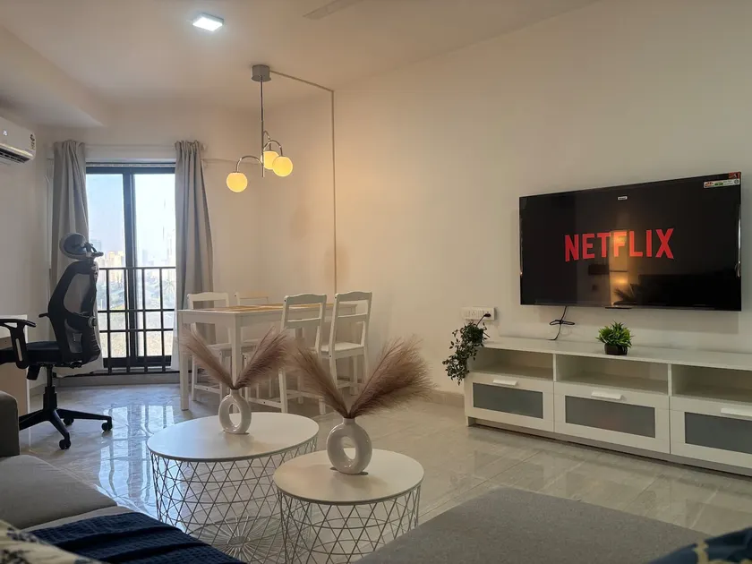 City View 2 BHK 10mins to Worli Sea Face - Image 1
