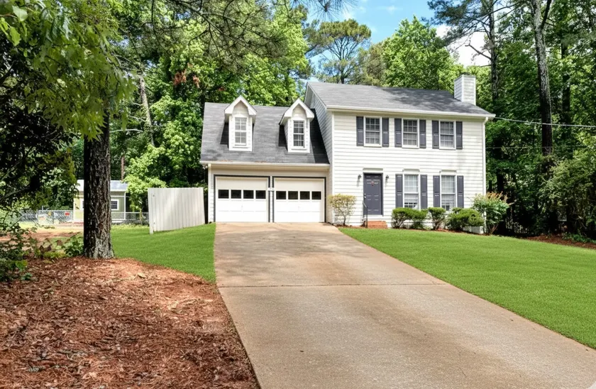4BR W/ Nature Views, Firepit and Close to Trails! - Image 1