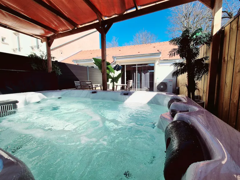 Spa & Terrace Apartment - Image 1