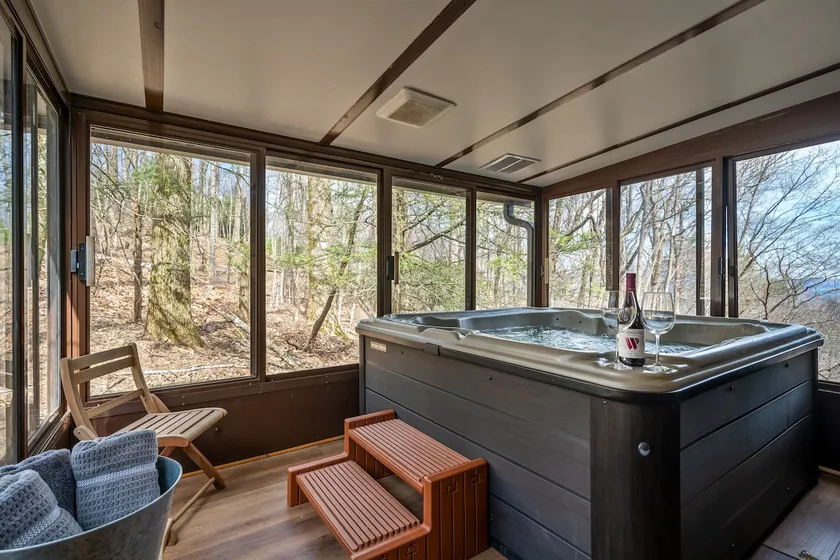 MTN Cabin: Pool, Hot Tub, Grill, Sleeps 6 - Image 1