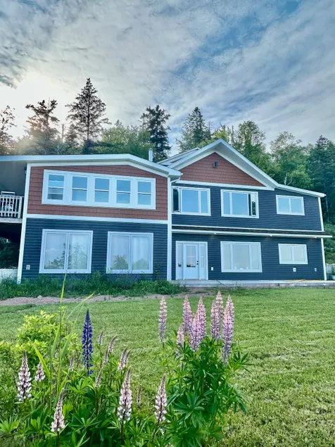 4 Season Ocean View Luxury Cottage Parrsboro NS - Image 1