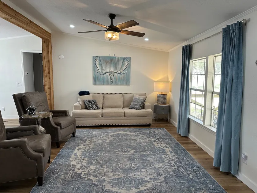 Round Top Cottage - Image 1