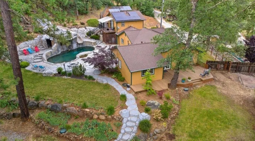 Tropical Oasis | 3BD-2BTH W/ Pool + Hottub - Image 1