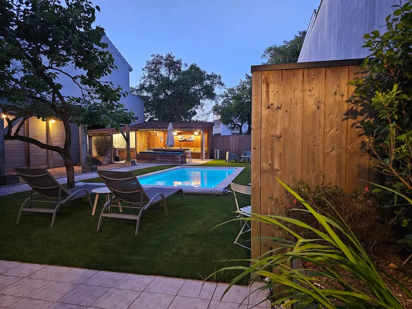 Family home, heated pool, beach 300 m away - Image 1