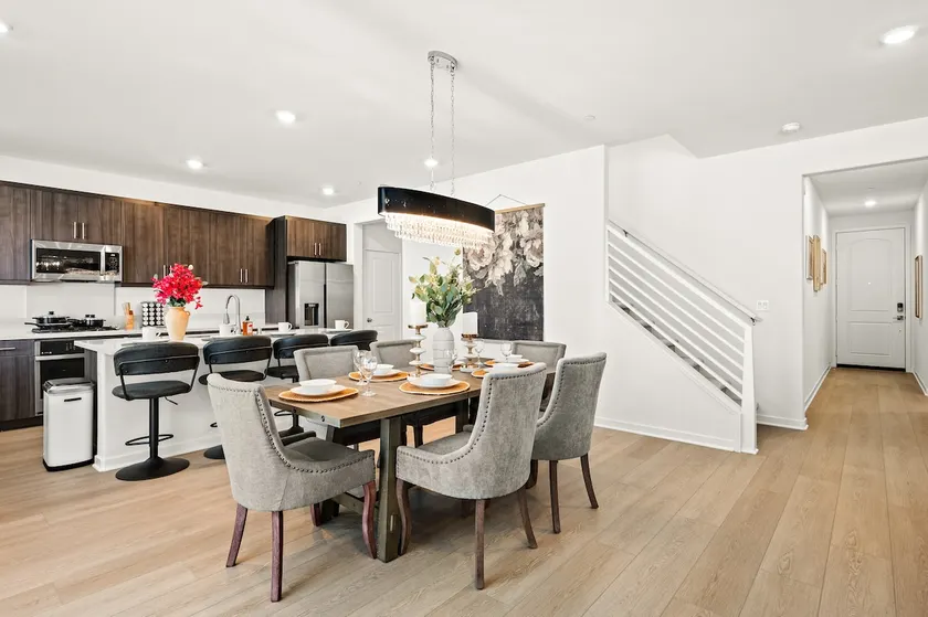 Cozy 5BR House • Near Airport, Colleges & Expo - Image 1