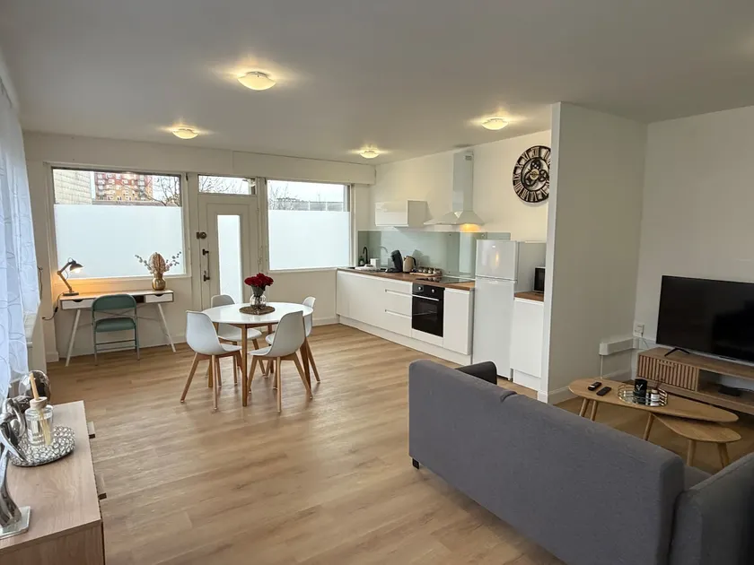 Air-conditioned - Large, comfortable & bright loft - Image 1