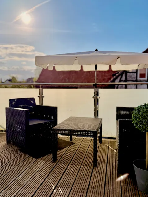 Central 2 bedroom apartment with balcony - Image 1