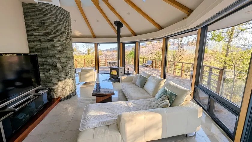 Sky hideaway with sauna overlooking Karuizawa and Mt. Asama (pets allowed) - Image 1
