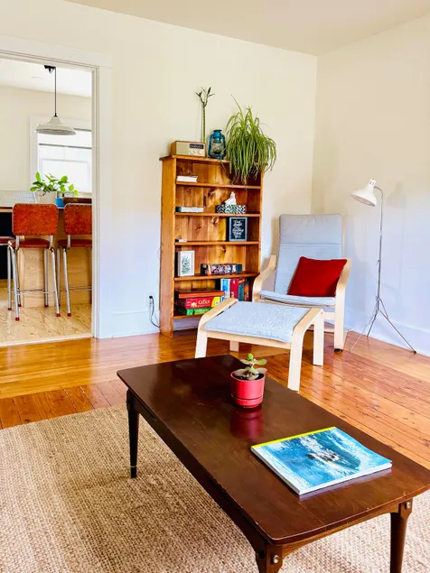 Crisp downtown home with ping-pong, games and AC - Image 1