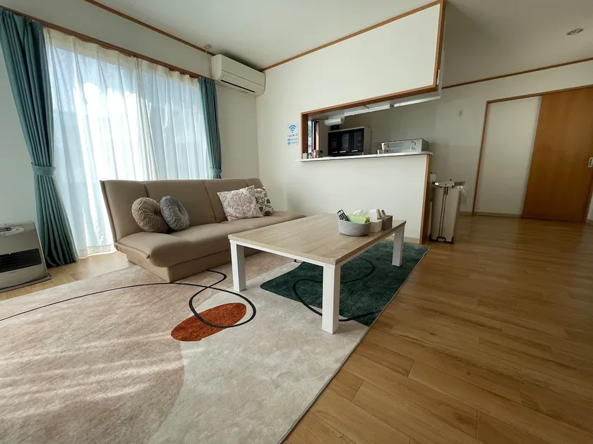 Within walking distance of Lake Suwa and Takashima Castle / 13-minute walk from Kamisuwa Station / Free parking - Image 1