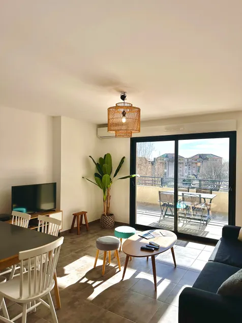 Spacious 3-room apartment with Large Terrace - Image 1
