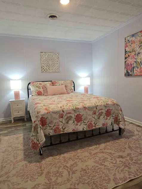 Newly Renovated at The Market Place Apartments Sui - Image 1