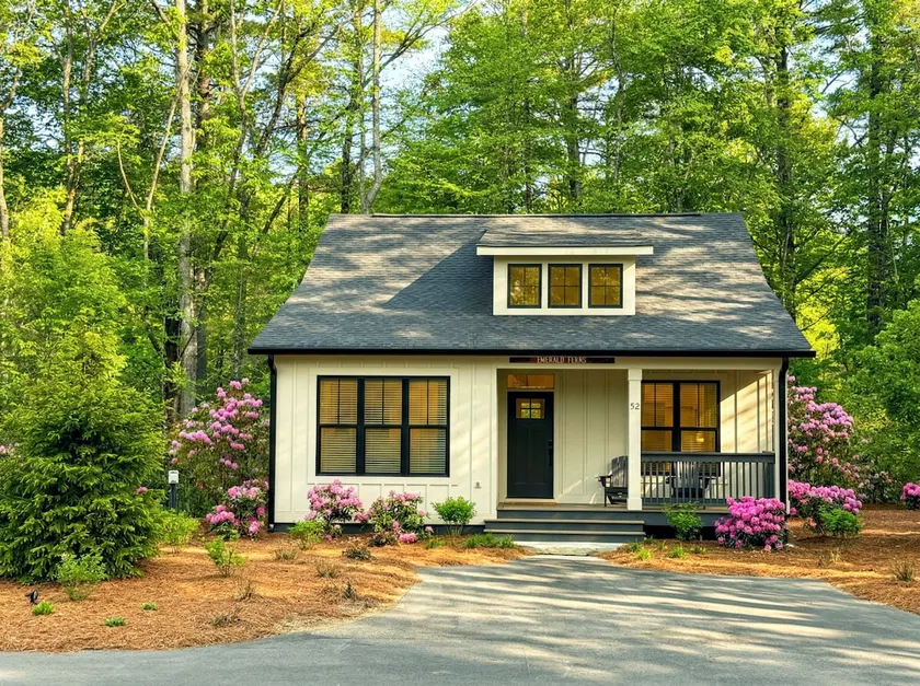 5 minutes to town! Emerald Ferns Cottage - Image 1
