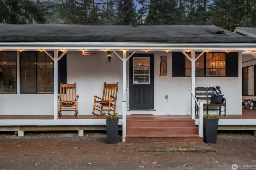 Mt. Rainier /LAKE /pet friendly/fence/Hot tub/Ev - Image 1