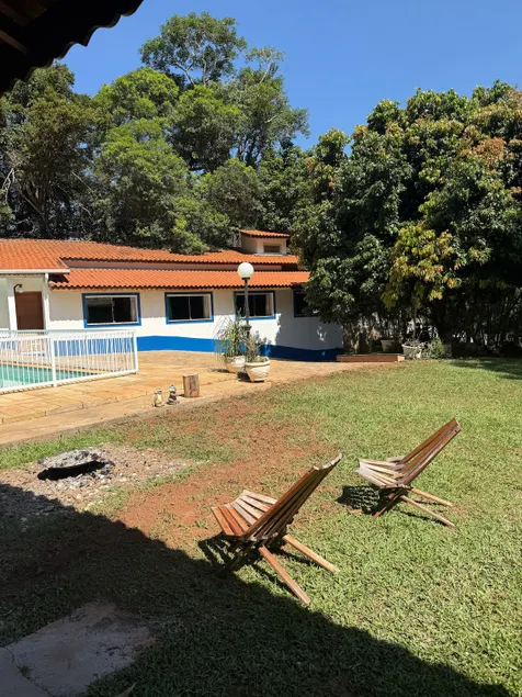 Farmhouse with pool and barbecue area - Image 1