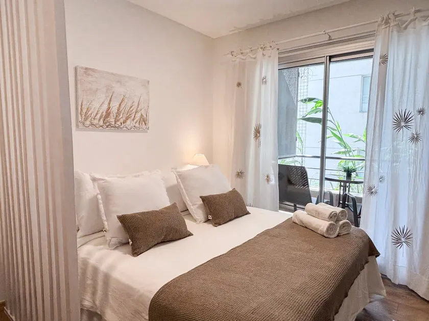 New India Apartment, con amenities, central by BEDBOOK - Image 1