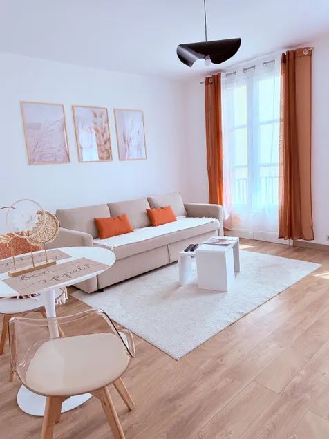 Spacious T2 • 2 separate beds • Parking - Image 1