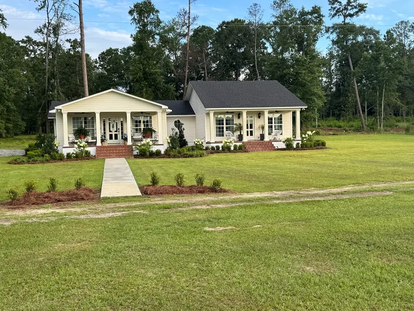 The Holley Cottage Charming 3-bedroom Cottage - Image 1