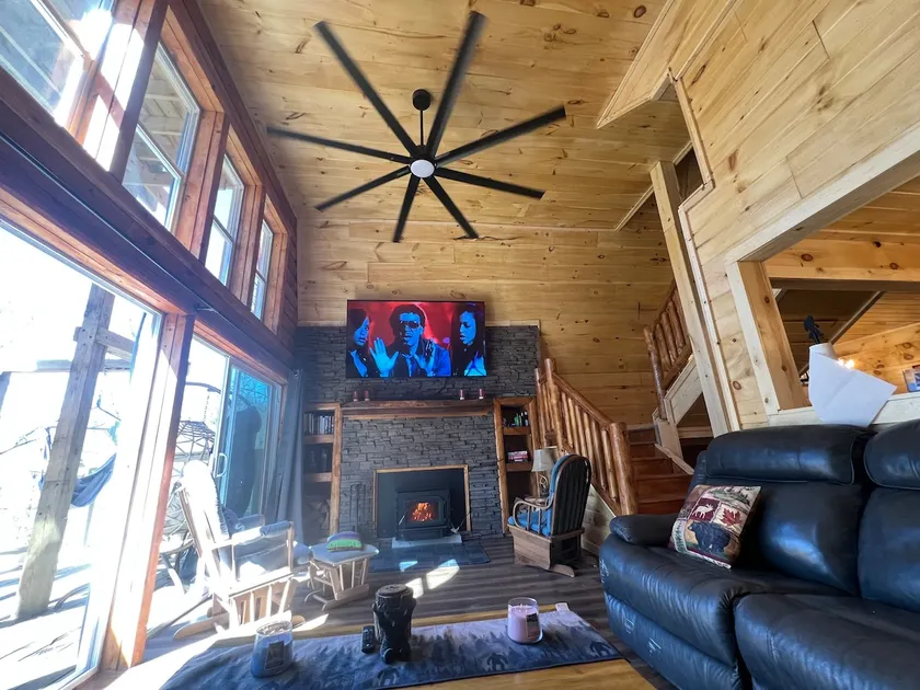 Cabin in the treetops! - Image 1