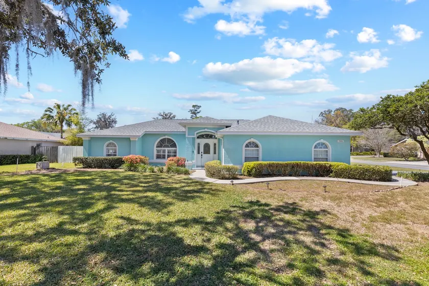 Home in Ocala *Hot Tub* Minutes to Silver Springs - Image 1