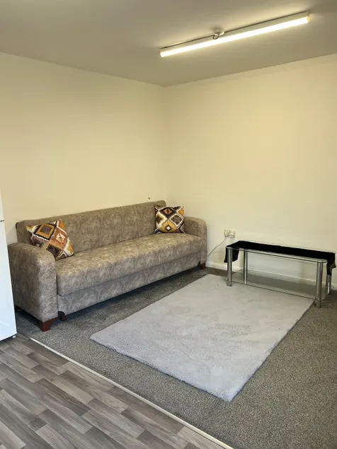 One Bed Apartment - Image 1