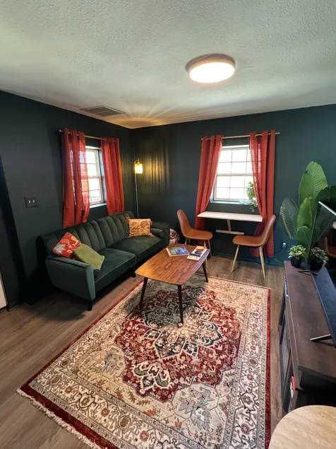 Tiny home in Springdale - Image 1