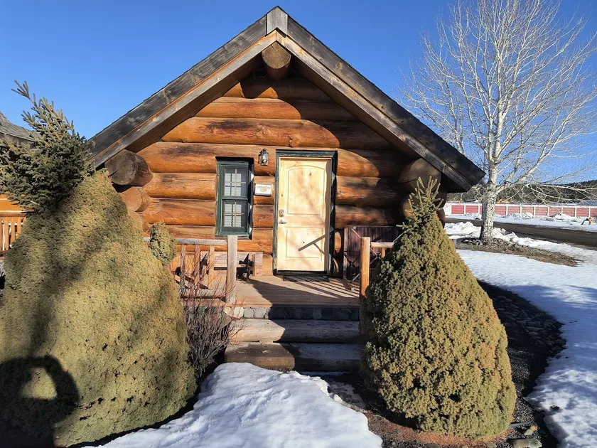 Whispering Pines Cabin - Image 1