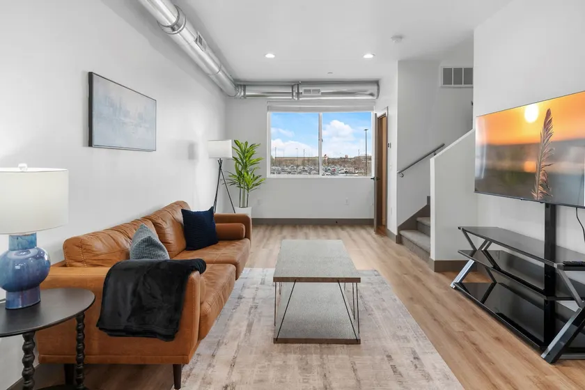 Large Downtown 2BR Home-Garage-King Bed+W-D - Image 1