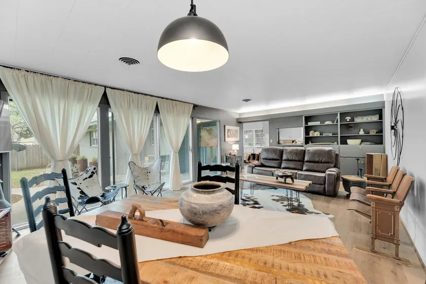 Colossal Oaks on Walnut St | Corner Lot | Downtown - Image 1