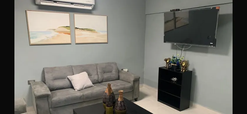 Cozy Downtown Apartment - Image 1