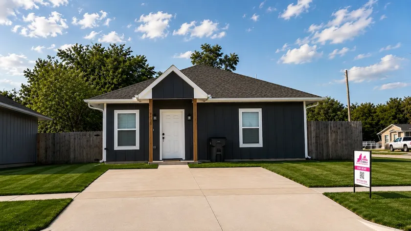 Modern Brand New Home, Large Fenced Backyard! - Image 1